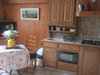 bas de chalet tout confort fervrier disponible  bon plan  2 pers 500M des pistes lit fait   